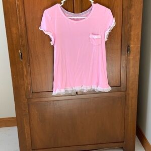 LAYLA “follow the dream” T shirt small pink w/white ruffle trim barbiecore